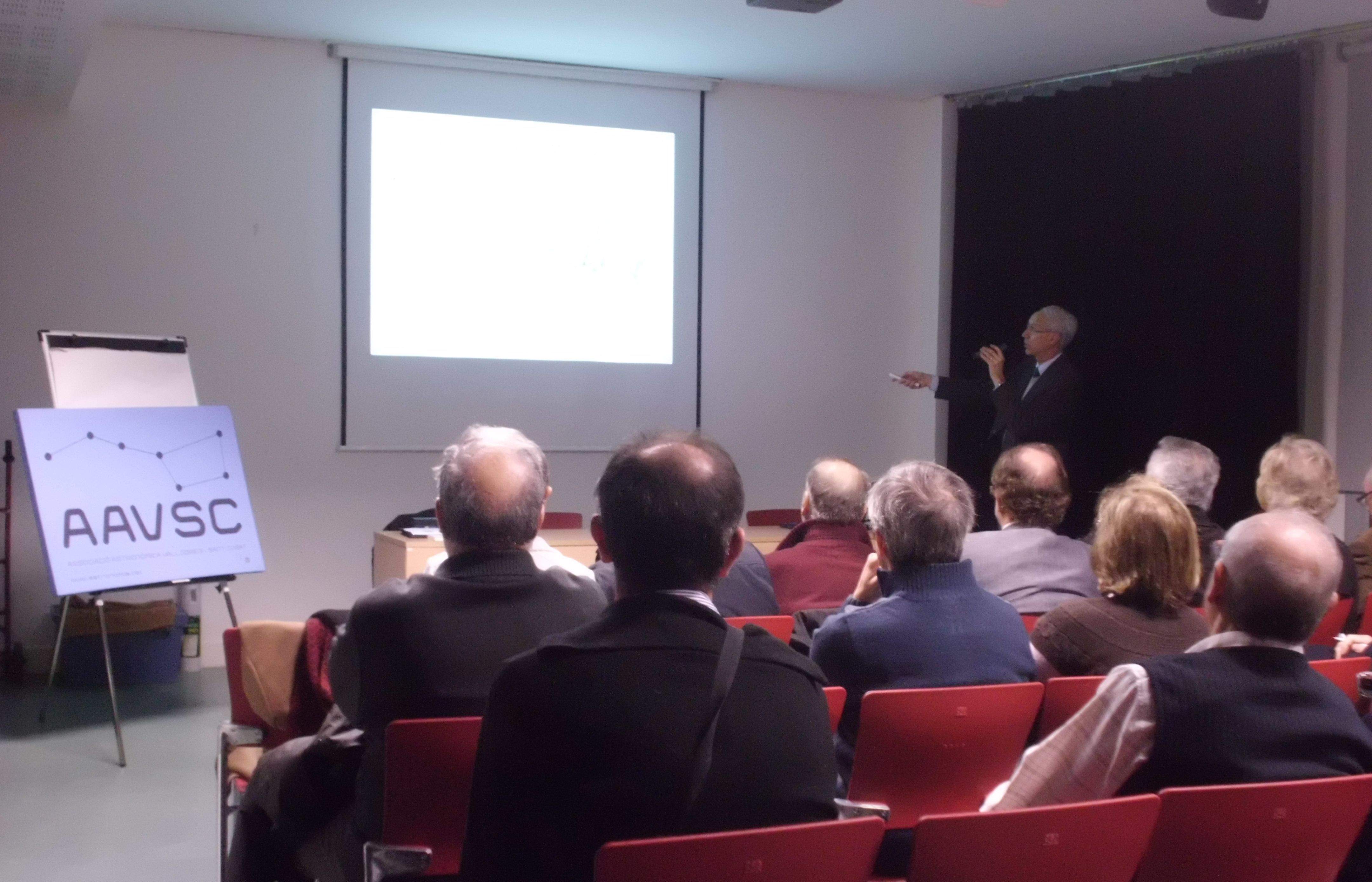 David Jou ha relacionat el cervell i l'univers en una conferència organitada per l'Associació Astronòmica Valldoreix-Sant Cugat. FOTO: A.Rodoreda
