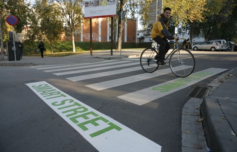 El carrer de Cèsar Martinell, el primer carrer intel·ligent de Catalunya. FOTO: A. Ribera