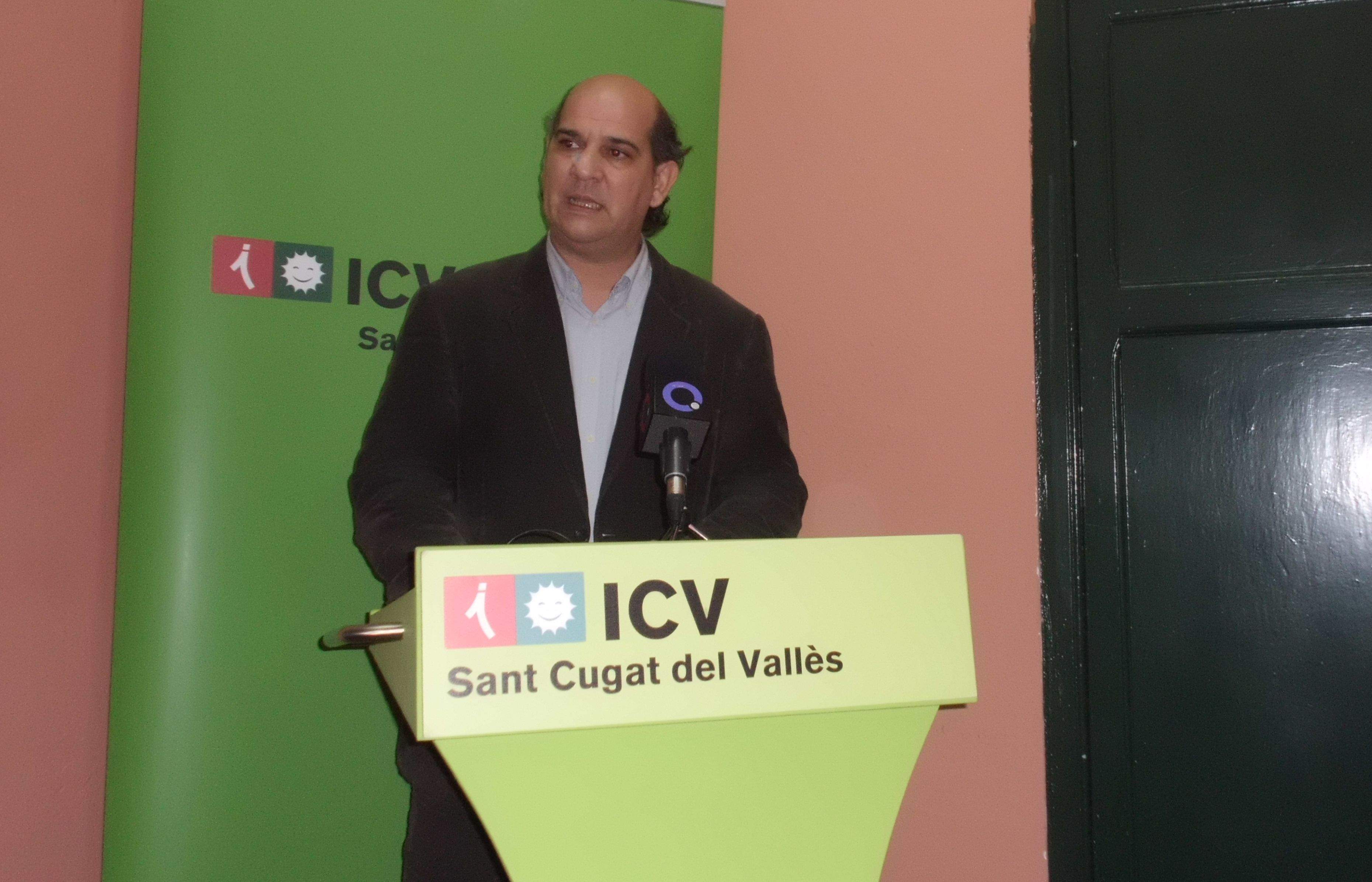 Xavier Boix a la seu d'ICV explicant les reclamacions del seu partit FOTO: JR Armadàs
