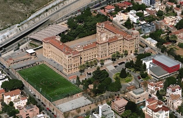 A l'escola Pia hi ha tallers de bricolatge, costura i cuina, espai de reforç i logopèdia, etc