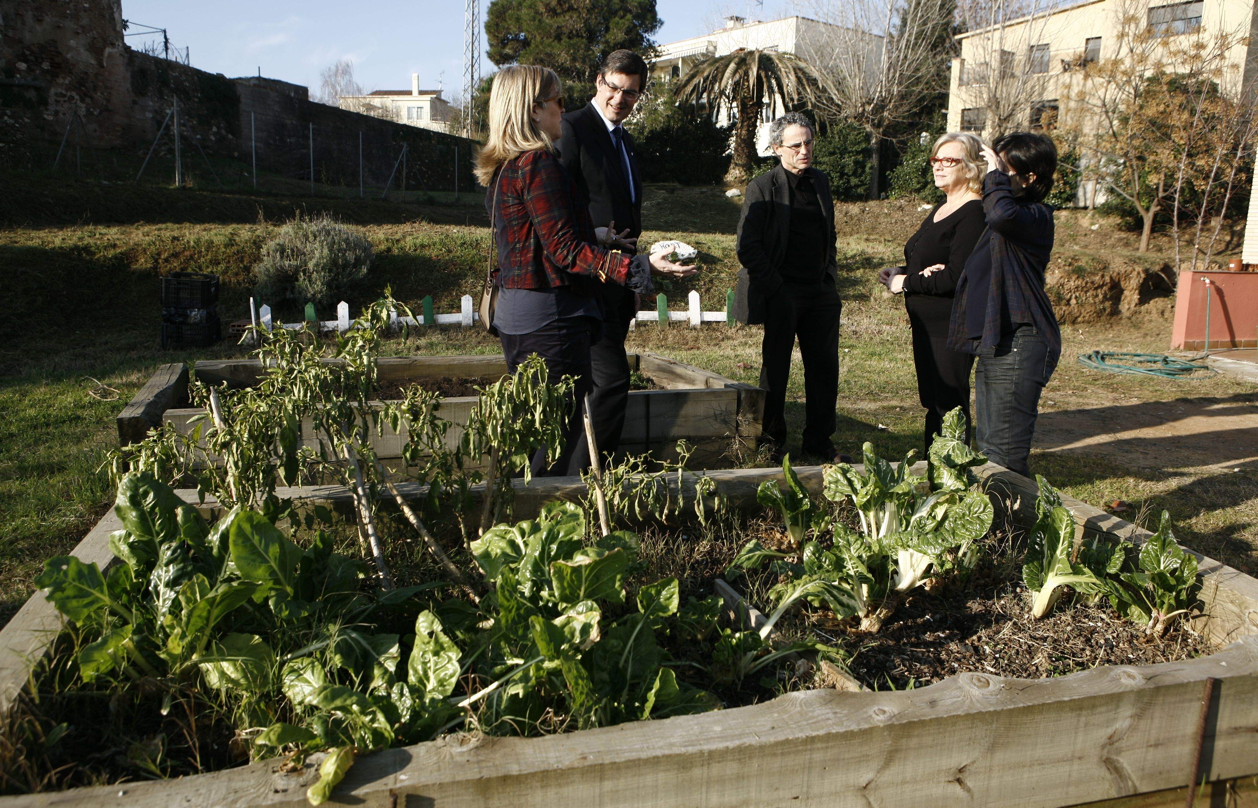 Salvador Jorba ha visitat les instal·lacions d'ASDI, com l'hort. FOTO: E. Naval