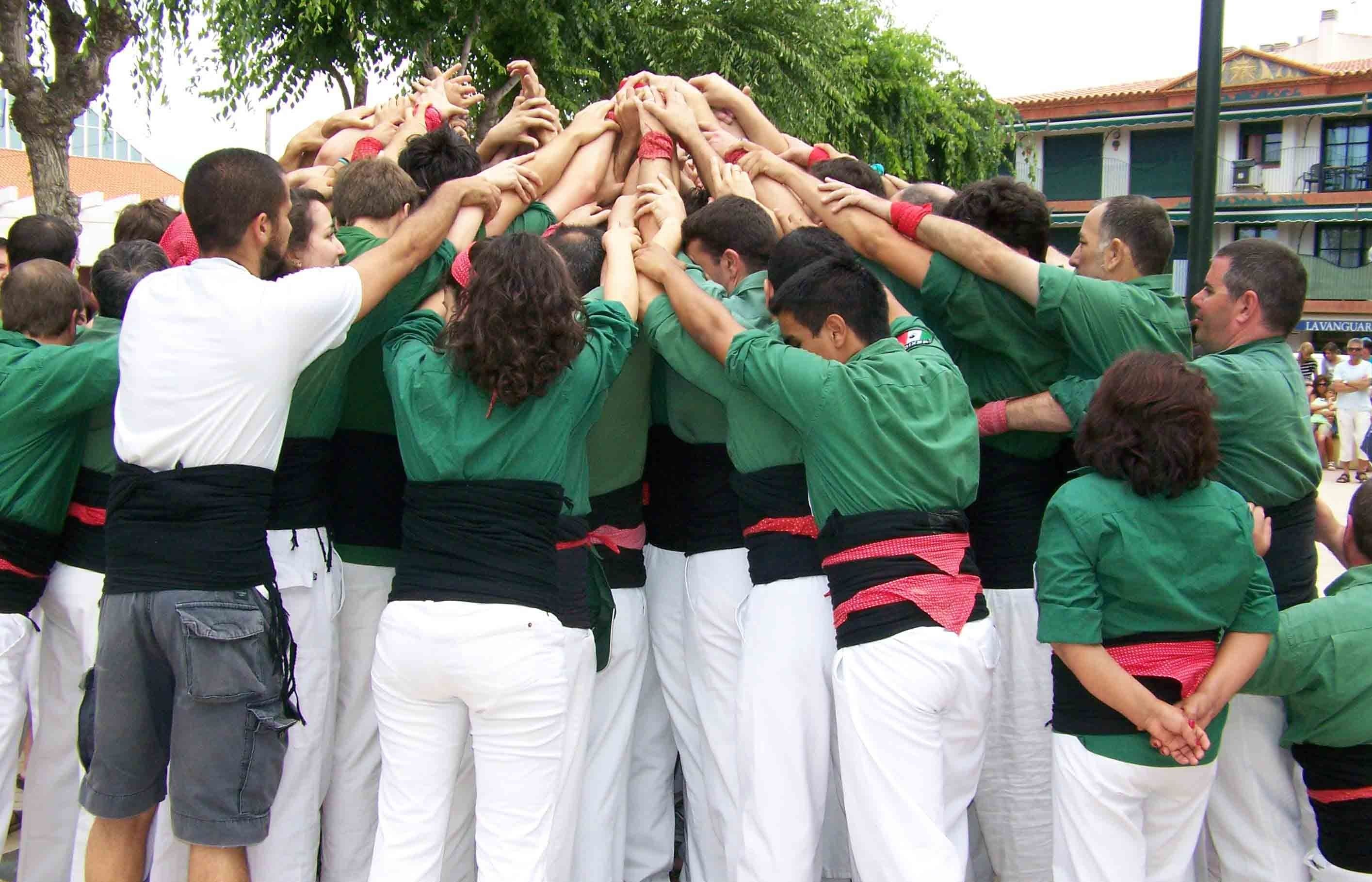 Fent pinya a Altafulla 2011. FOTO: R. Gadea