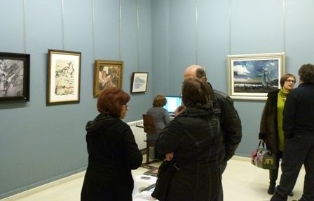 Lluís Ribas conversant durant la inauguració. FOTO: B. Bella