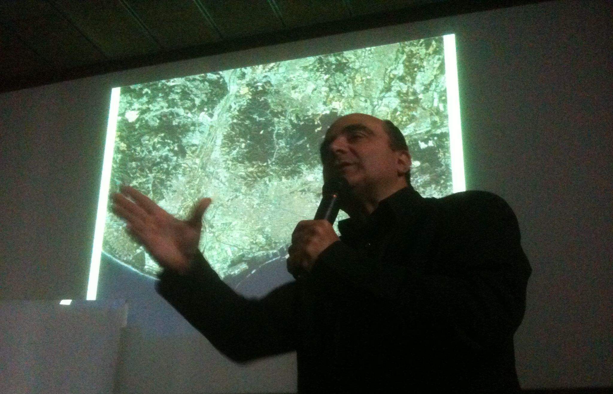 Vicente Guallart en un moment de la presentació FOTO: JR Armadàs