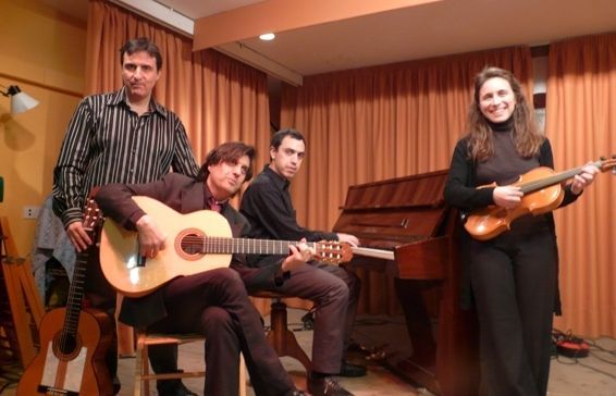 Pedro Burruezo i alguns dels músics integrants de La Bohemia Camerata. FOTO: Cedida