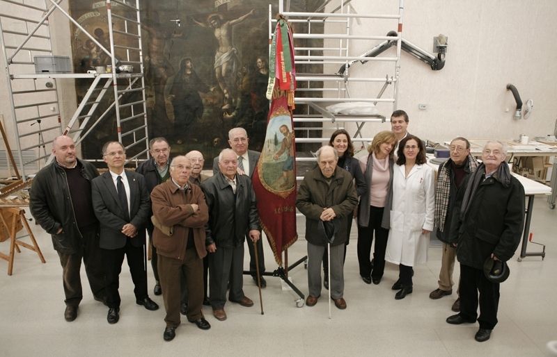 Penya Regalèssia, Àngels Soler, Mercè Conesa en l'entrega del penó. FOTO: A. Ribera