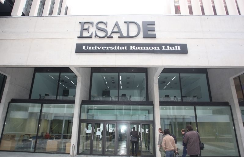 Imatge de l'entrada a una de les instal·lacions d'ESADE CREAPOLIS