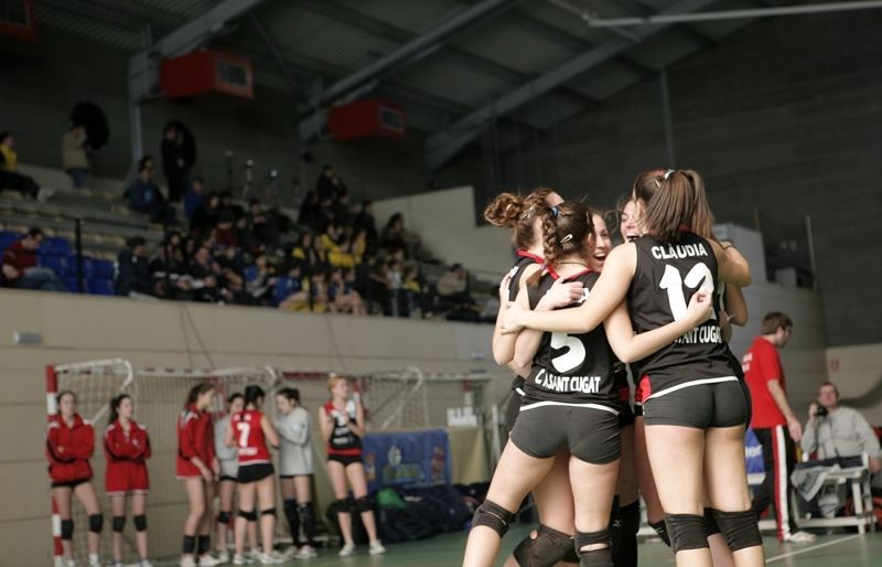 Les jugadores del juvenil A del CV Sant Cugat han superat l'Arona Stop&Shop de Tenerife. FOTO: A. Ribera