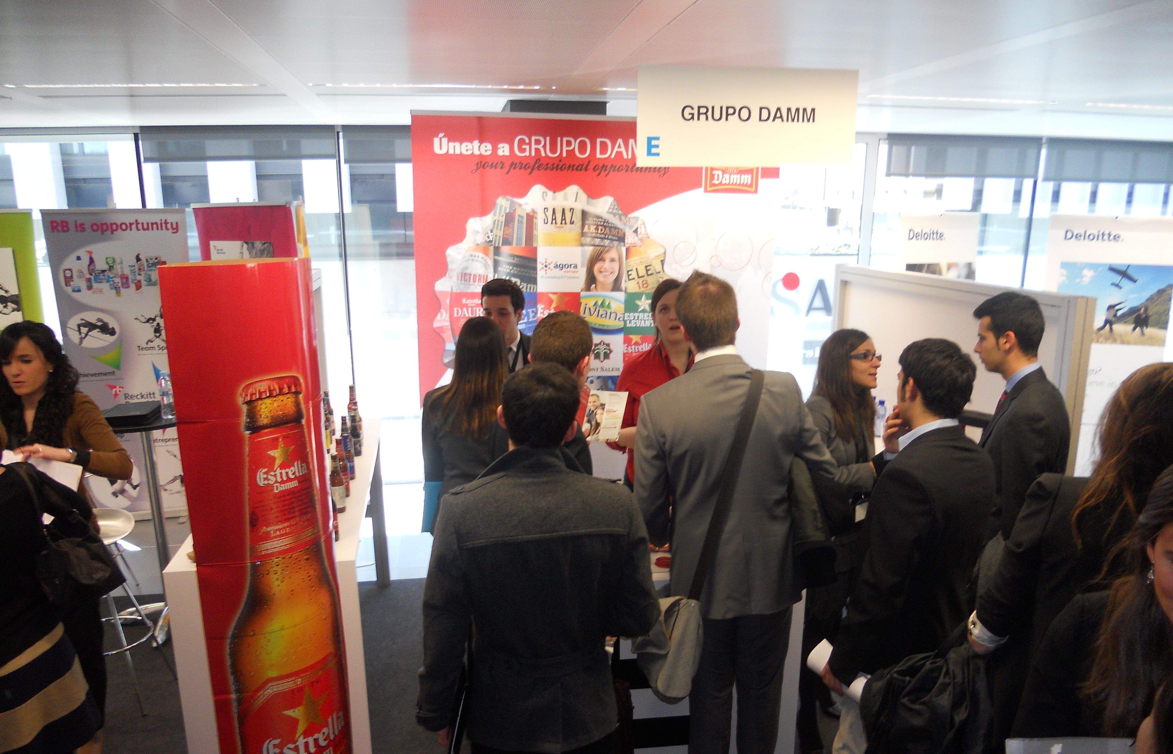 Empreses i estudiants van poder intercanviar impressions Foto: J. R. Armadàs