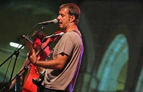 Cris Juanico presentant temes de 'Dues Pedres' en un dels seus concerts. FOTO: Cedida