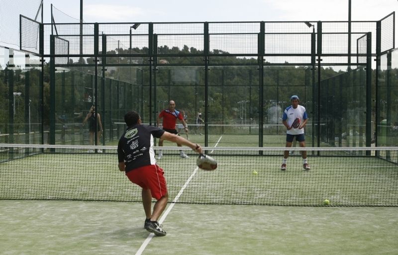 La primera edició del Gran Slam de Pàdel Salerm Cosmètics va aplegar poc menys de cent parelles participants. FOTO: E. Naval