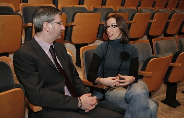 Els periodistes Marta Cailà i Josep Mª Vallès són els presentadors de la gala dels Premis Ciutat Sant cugat 2011. FOTO: A. Ribera
