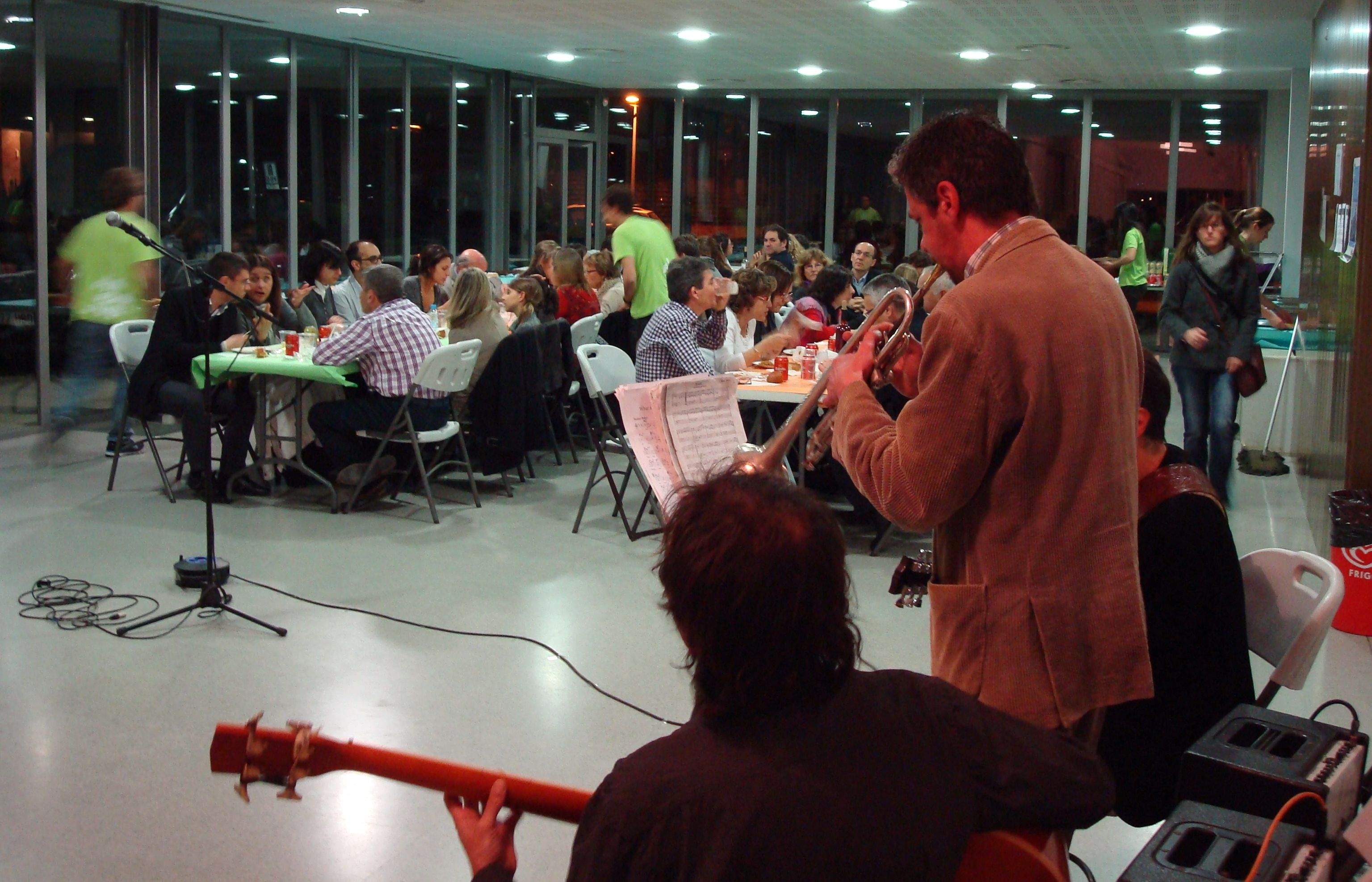 3NO+ va amenitzar a ritme de jazz el sopar. FOTO: C.Caballé