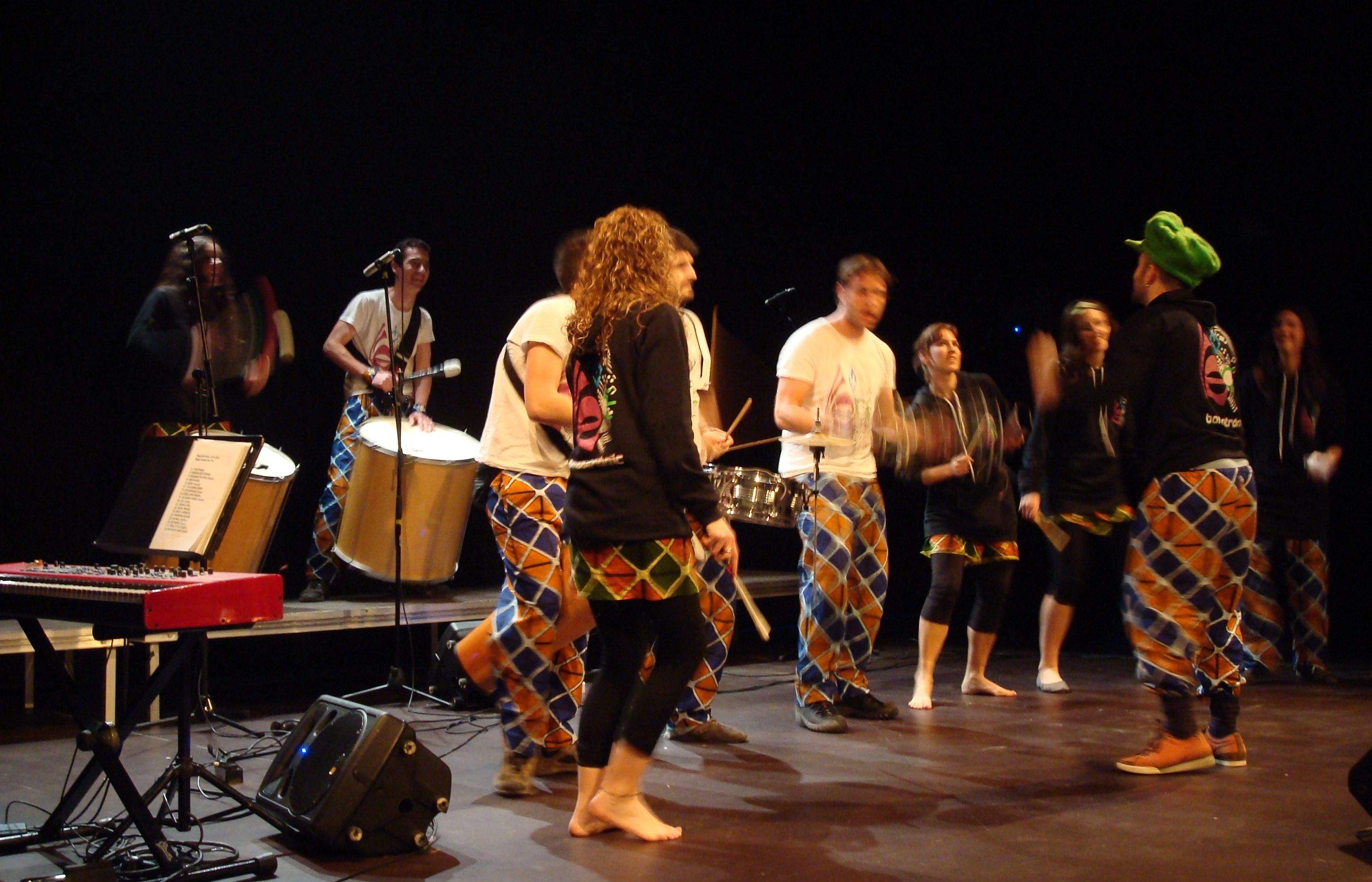 Bombotrònica va oferir un espectacle de percussió sorprenent. FOTO: C.Caballé