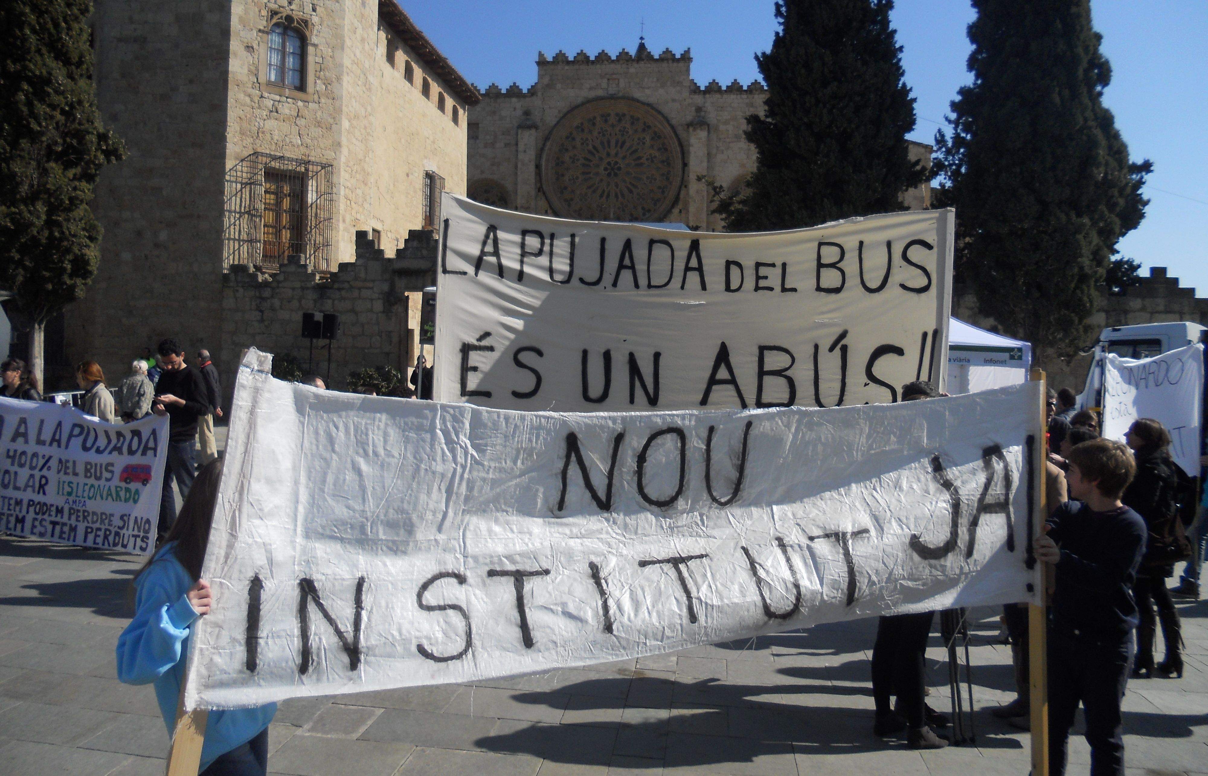 La protesta davant del Monestir FOTO: JR Armadàs