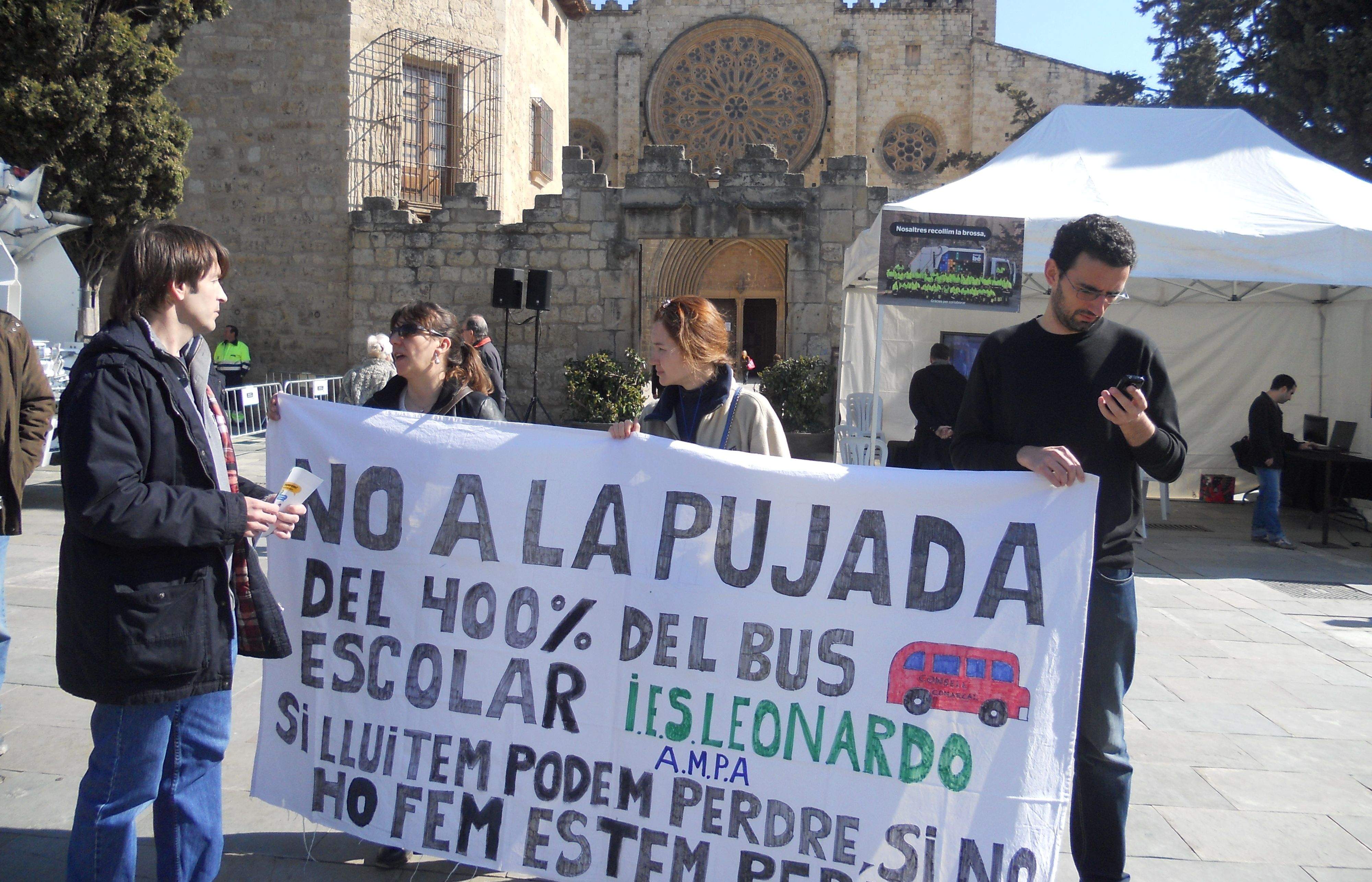 Les pancartes han presidit la manifestació FOTO: JR Armadàs