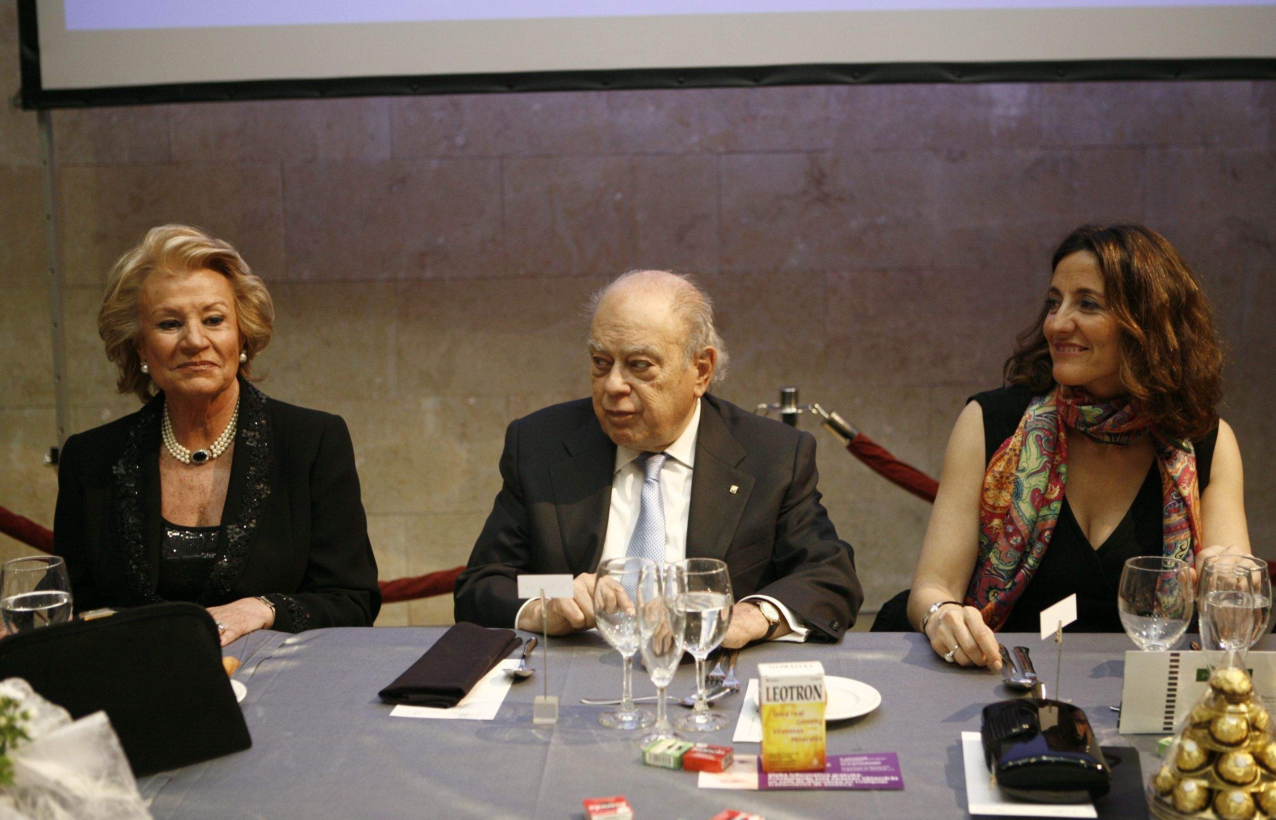 Marta Martí, el president Pujol i Mercè Conesa al sopar FOTO: E. Naval
