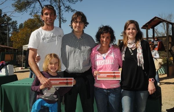 El diari de Sant Cugat fent entrega de dues subscripcions gratuïtes