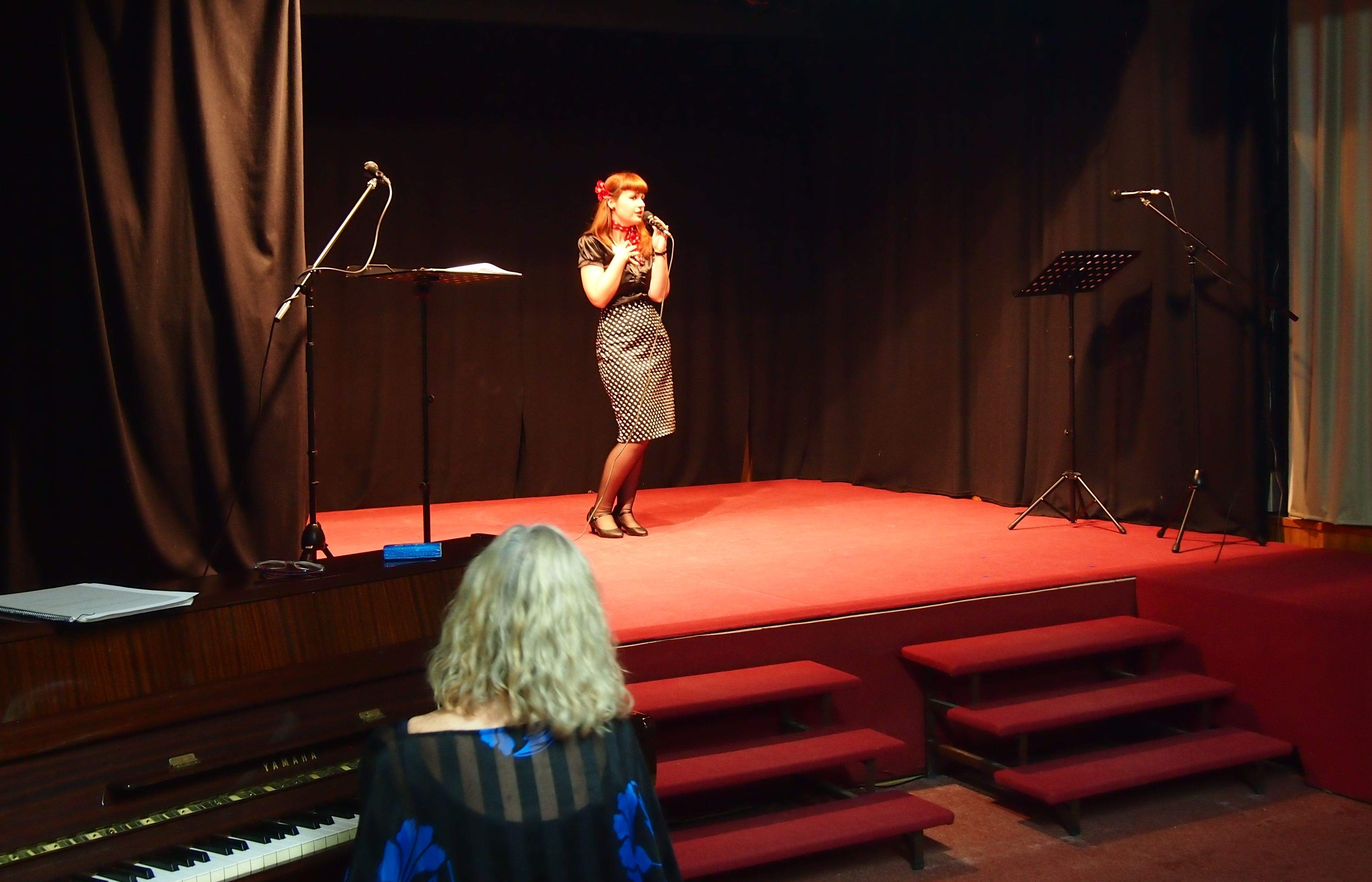 Glòria Corrons al piano i Maria Baeta a la veu. FOTO: C.Caballé