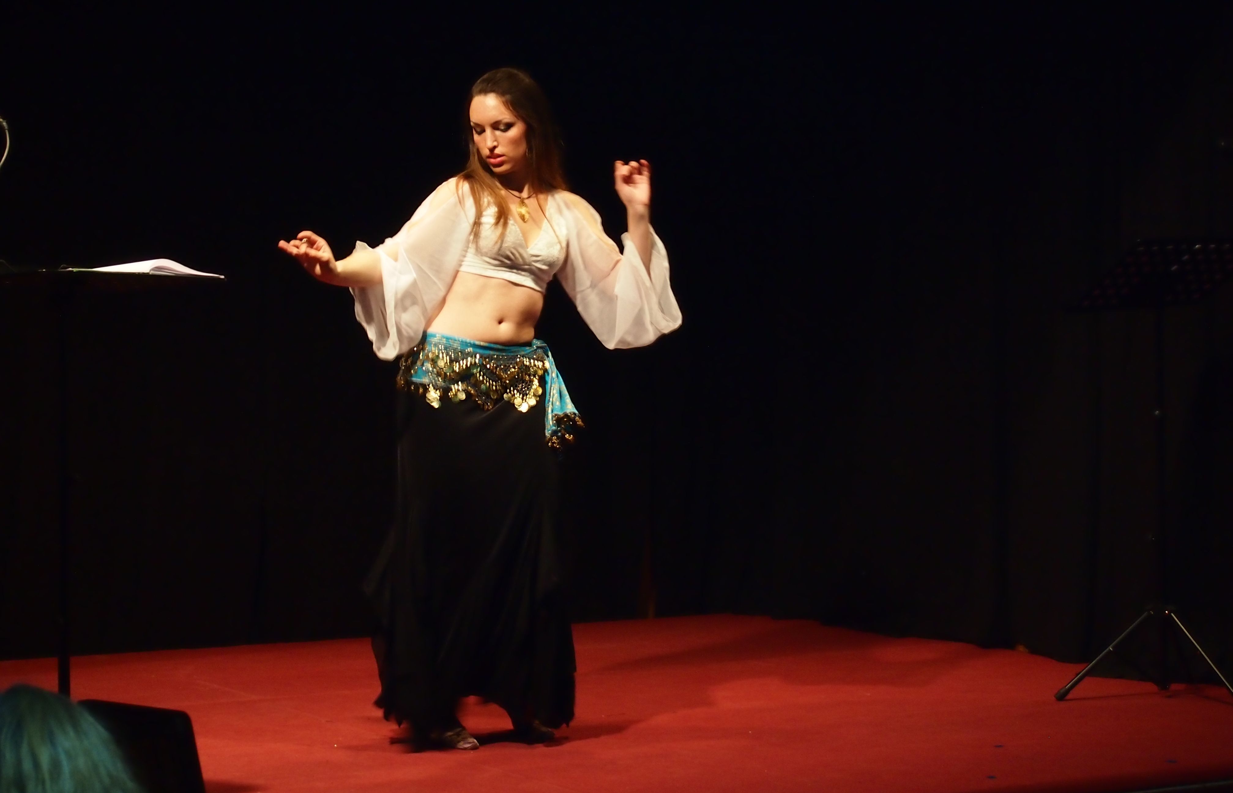 Amanda Bernal va posar-hi la dansa. FOTO: C.Caballé