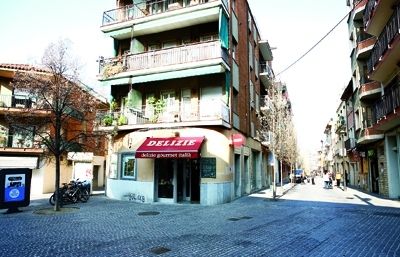 El carrer de l'esquerra és per on passa el torrentó d'en Jep, i el carrer de Sant Bonaventura on hi havia l'hort d'en jep. FOTO: A. Ribera
