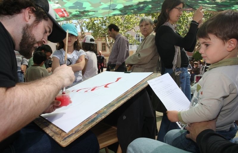La Festa del Llibre Gegant aplega centenars de nens i famílies. FOTO: Arxiu