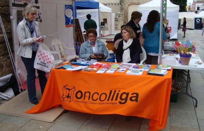 Una de les parades informatives d'Oncolliga a Sant Cugat. FOTO: Arxiu