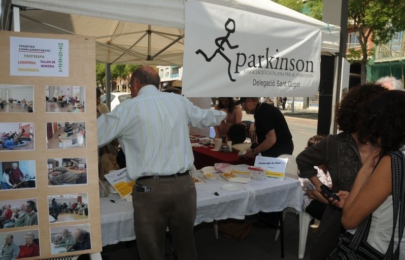 Taula informativa del Dia Mundial del Parkinson del 2011. FOTO: D. Fernández