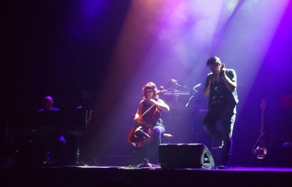 No hi van faltar les cançons cantades des de la intimitat.FOTO: C.Caballé