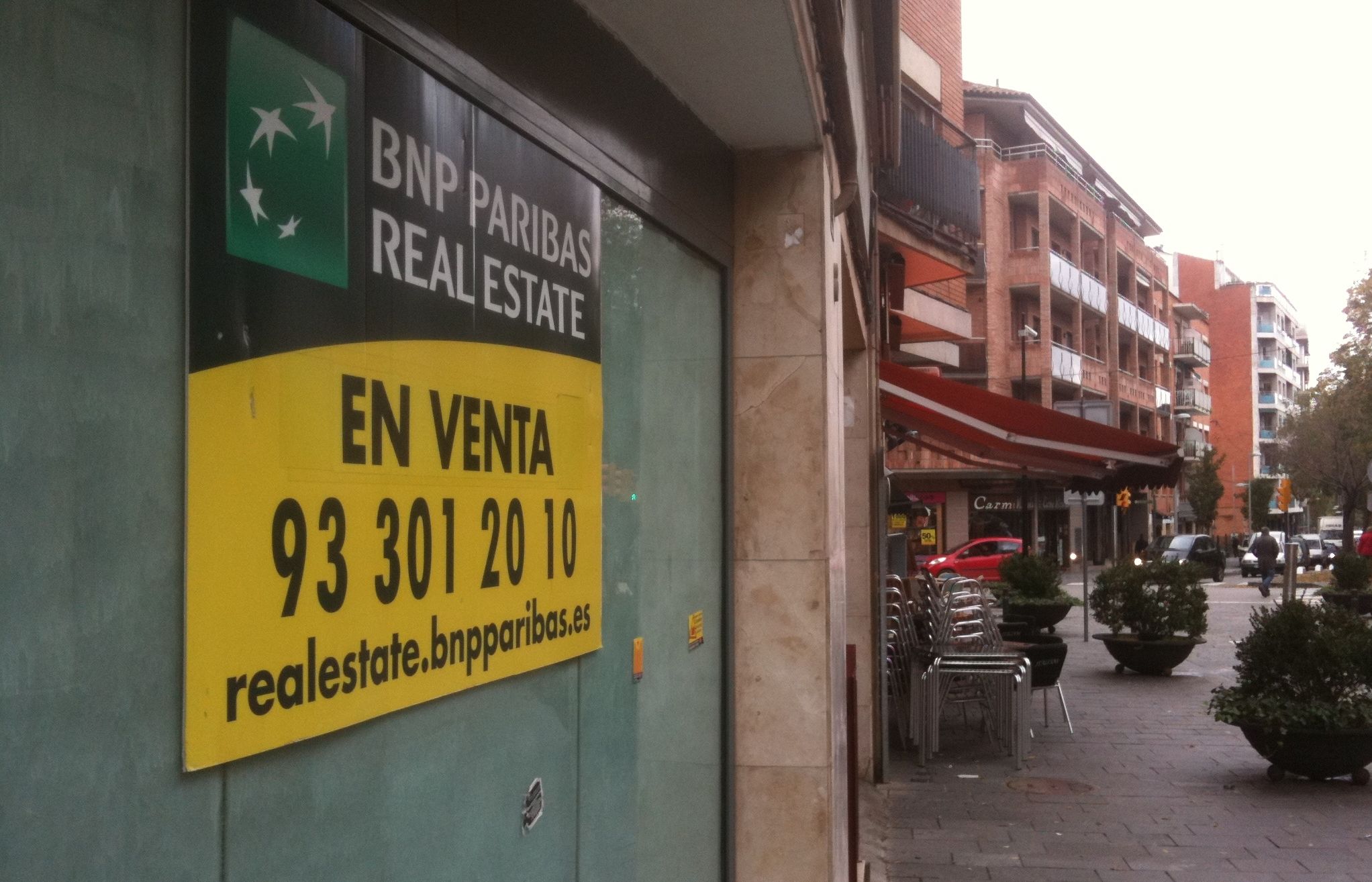Una oficina bancària que ara és un local buit FOTO: JR Armadàs