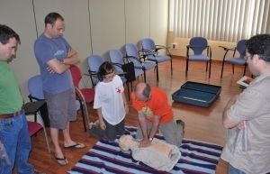 Lobjectiu principal daquest taller és donar a la població general nocions bàsiques sobre lactuació en casos demergència. FOTO: Cedida