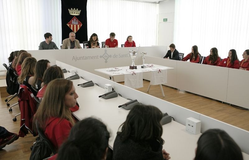 Recepció de l'ajuntament al juvenil A femení del Club Voleibol Sant Cugat. FOTO: Artur Ribera