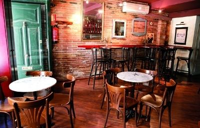 Per Sant Jordi, menú especial nits. Caps de setmana: copes fins a les 2.30 h. FOTO: A. Ribera