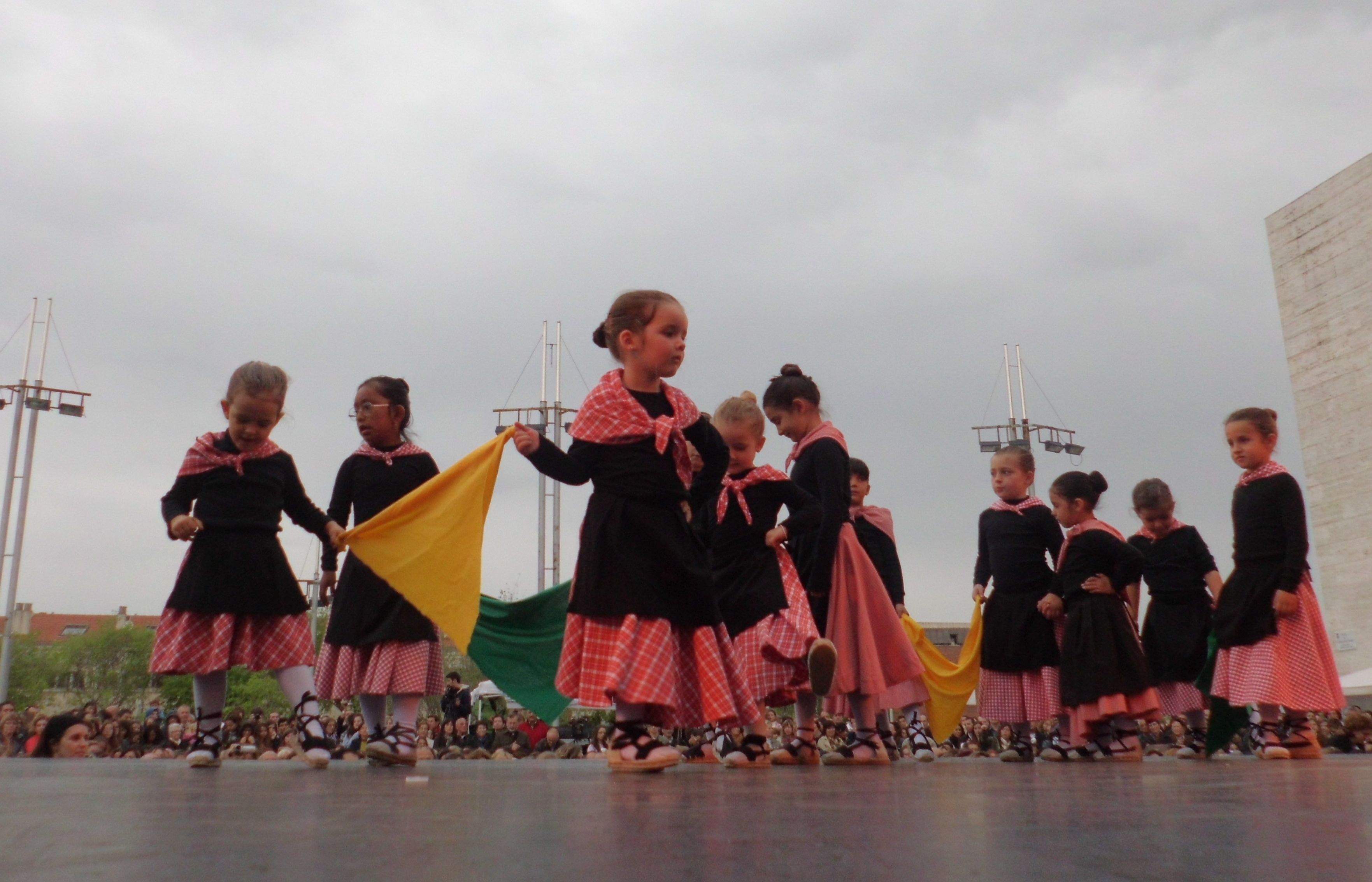 Els més menuts, protagonistes dels balls tradicionals FOTO: JR Armadàs