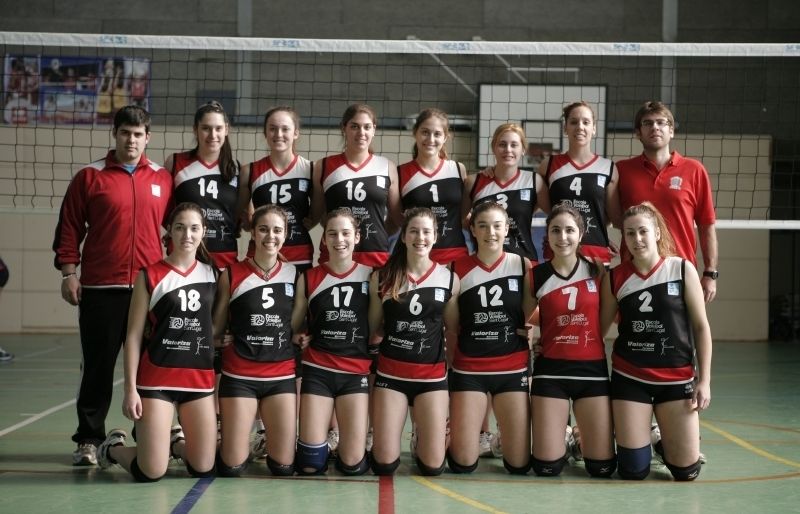 Plantilla de l'equip juvenil A femení del Club Voleibol Sant Cugat. FOTO: Artur Ribera