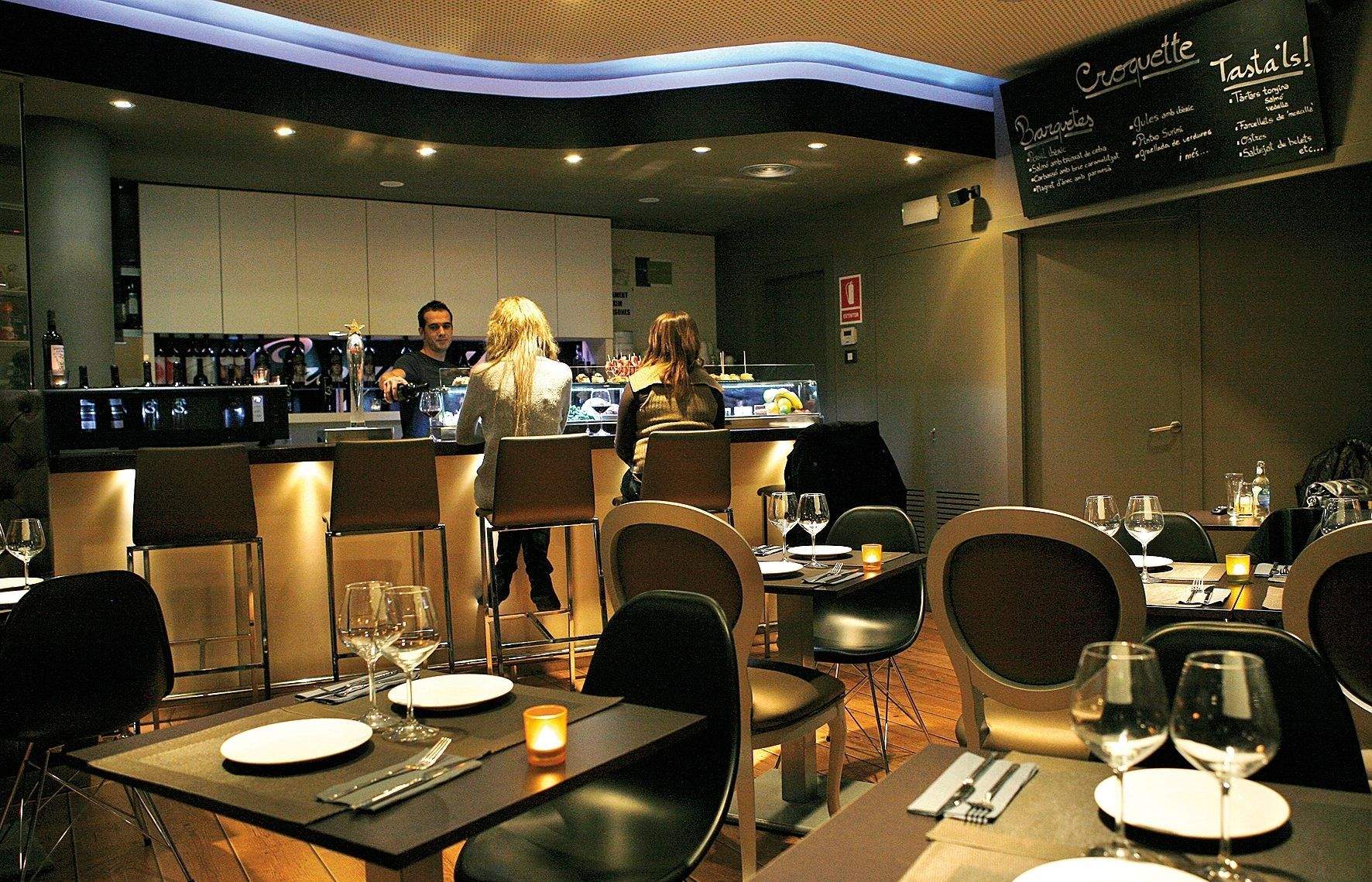 Àmplia terrassa. Copes als vespres.