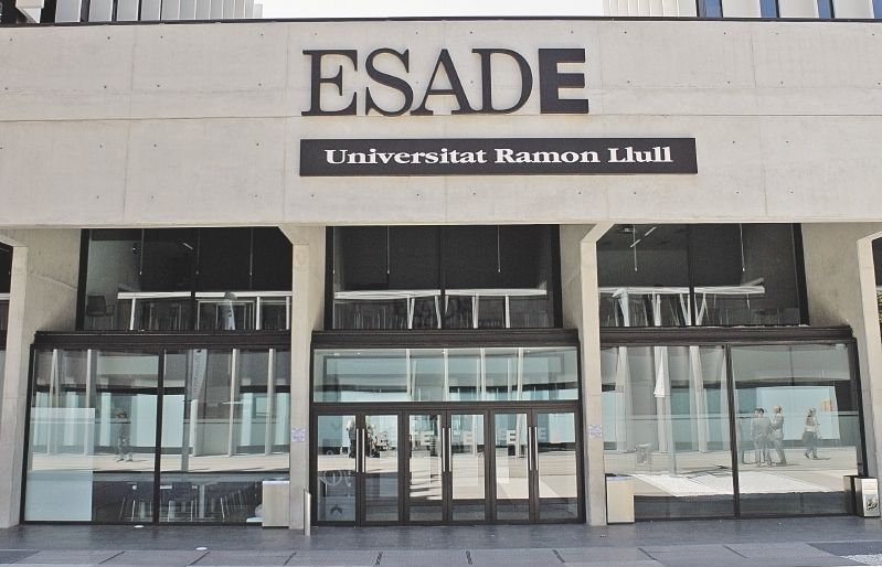 Entrada d'Esade. FOTO: Artur Ribera