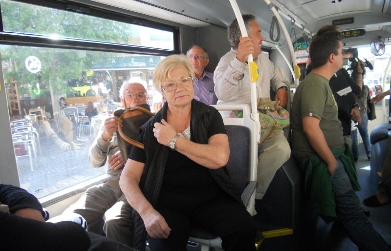 El trajecte de Mira-sol al CAP de Can Mates tarda 1 hora. FOTO: Anna Mira