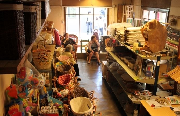 La cistelleria Auladell és una dels comerços més antics de la ciutat FOTO: JR Armadàs