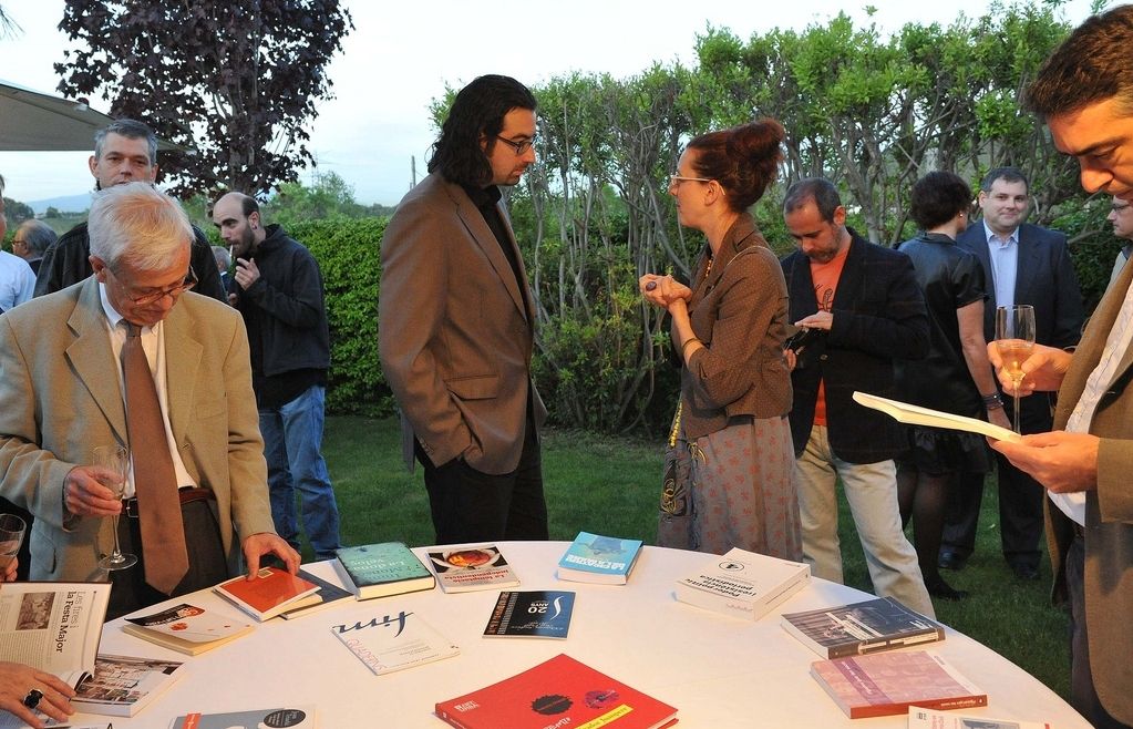 Els escriptors van poder parlar del seu llibre amb els assistents. FOTO: Locapres