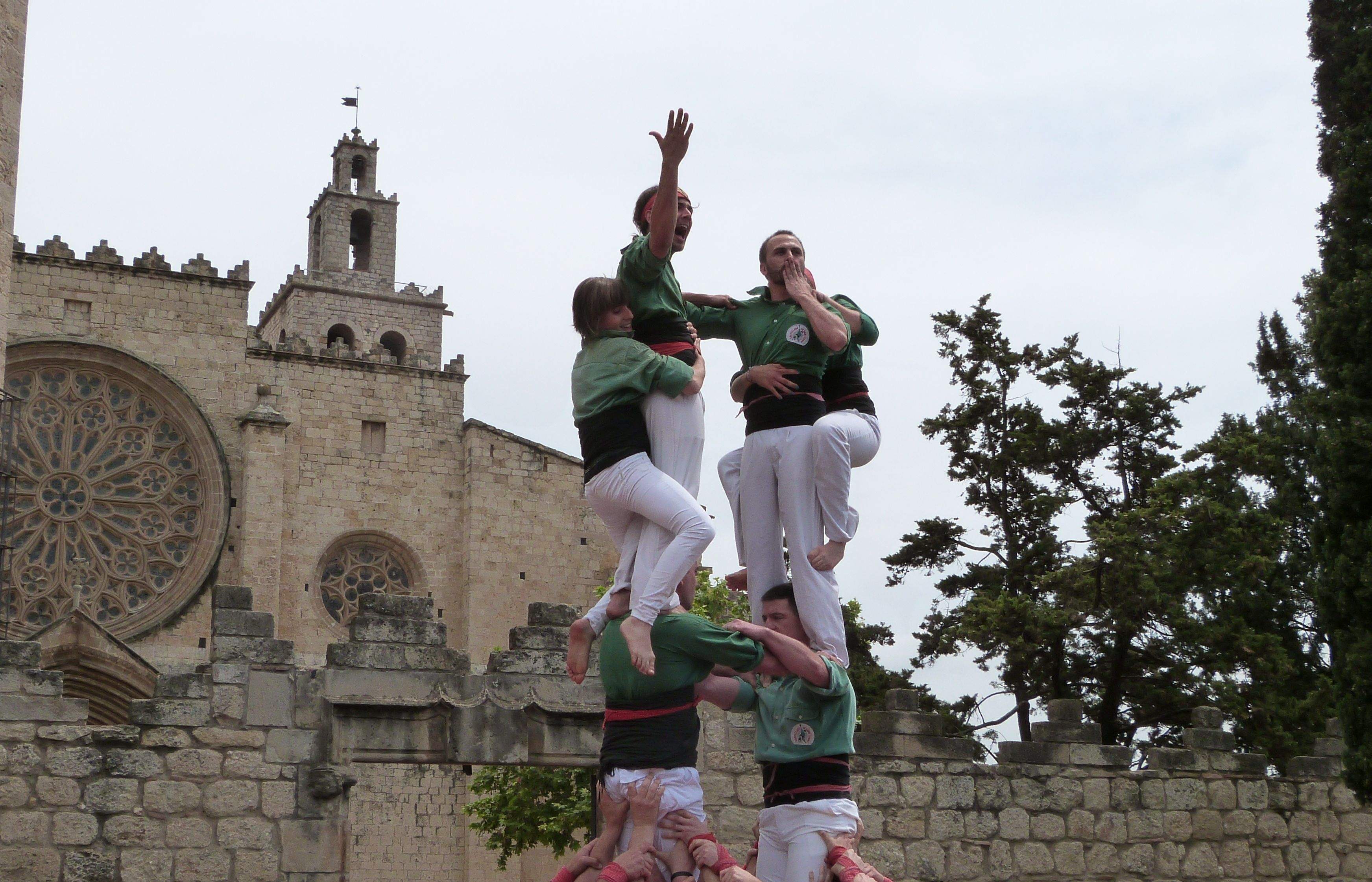 Celebració de la torre de set descarregada pels Castellers de Sant Cugat. FOTO: Bernat Bella