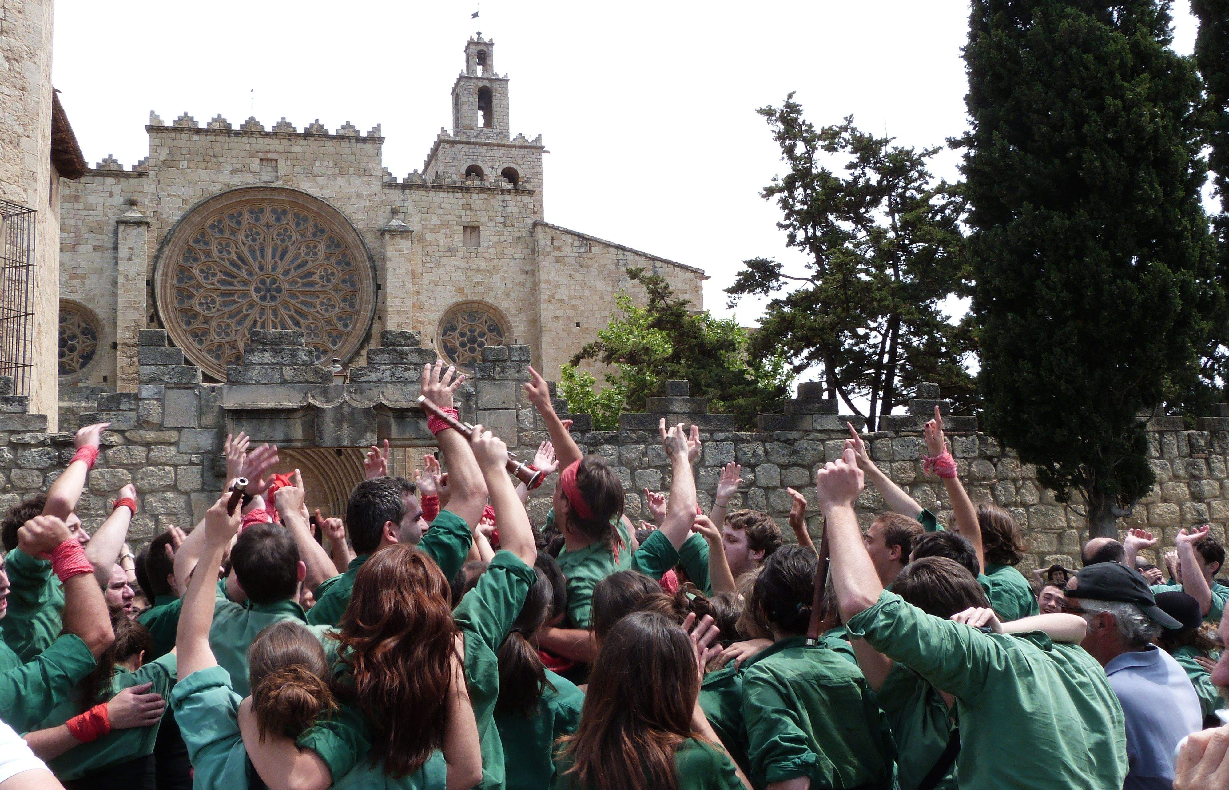 Els Castellers de Sant Cugat celebrant el 4 de 8 aconseguit per Sant Ponç aquest diumenge. FOTO: Bernat Bella