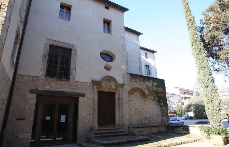 La Casa Abacial és la seu de Càritas. FOTO: Lluís Llebot