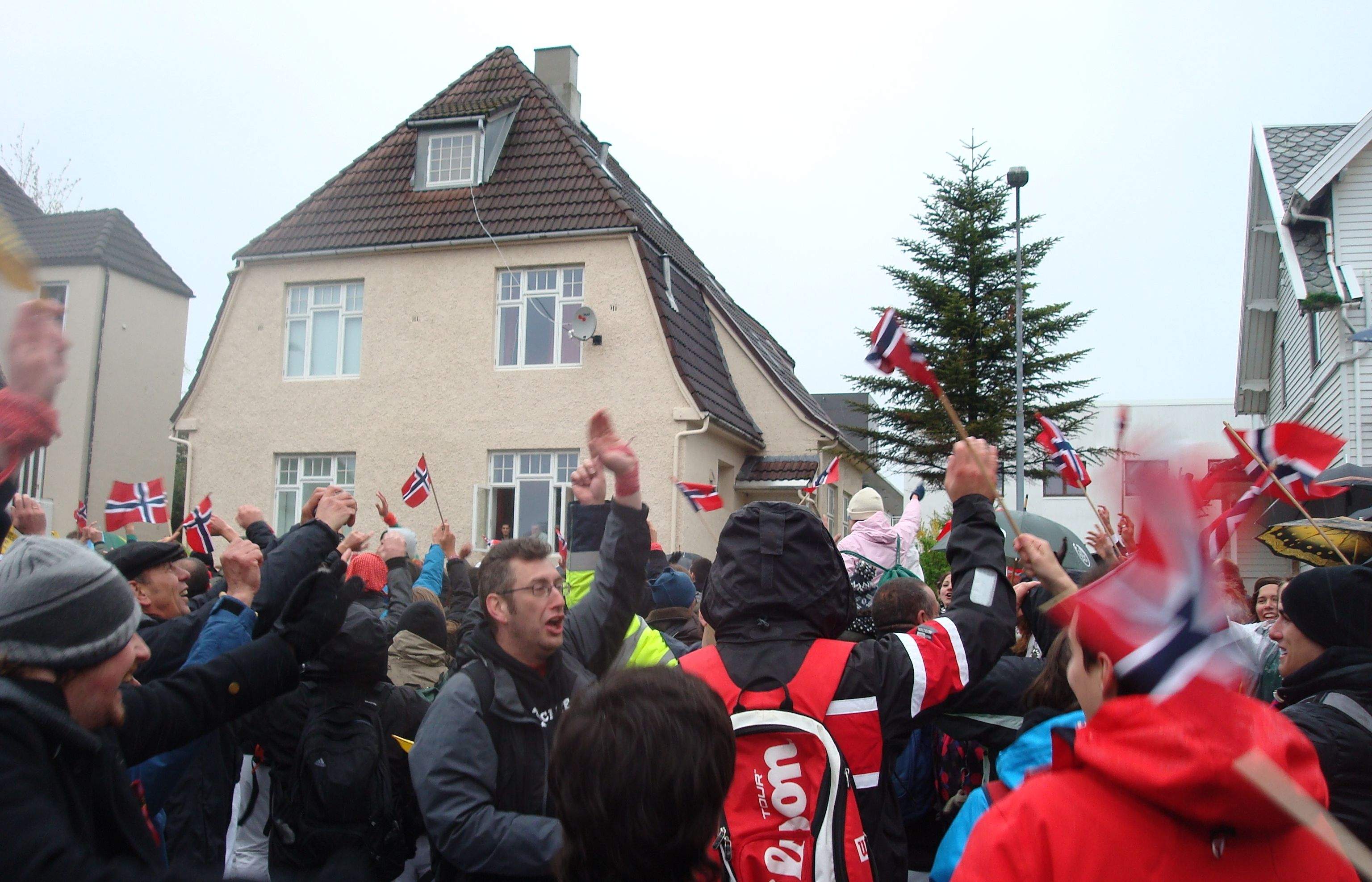 Els Castellers van contagiar de festa catalana els noruecs durant la desfilada. FOTO: C.Caballé