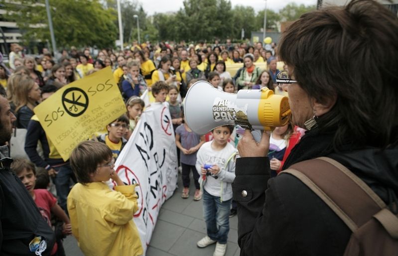 Docents, pares i alumnes han clamat per una educació de qualitat a Sant Cugat. FOTO: Artur Ribera