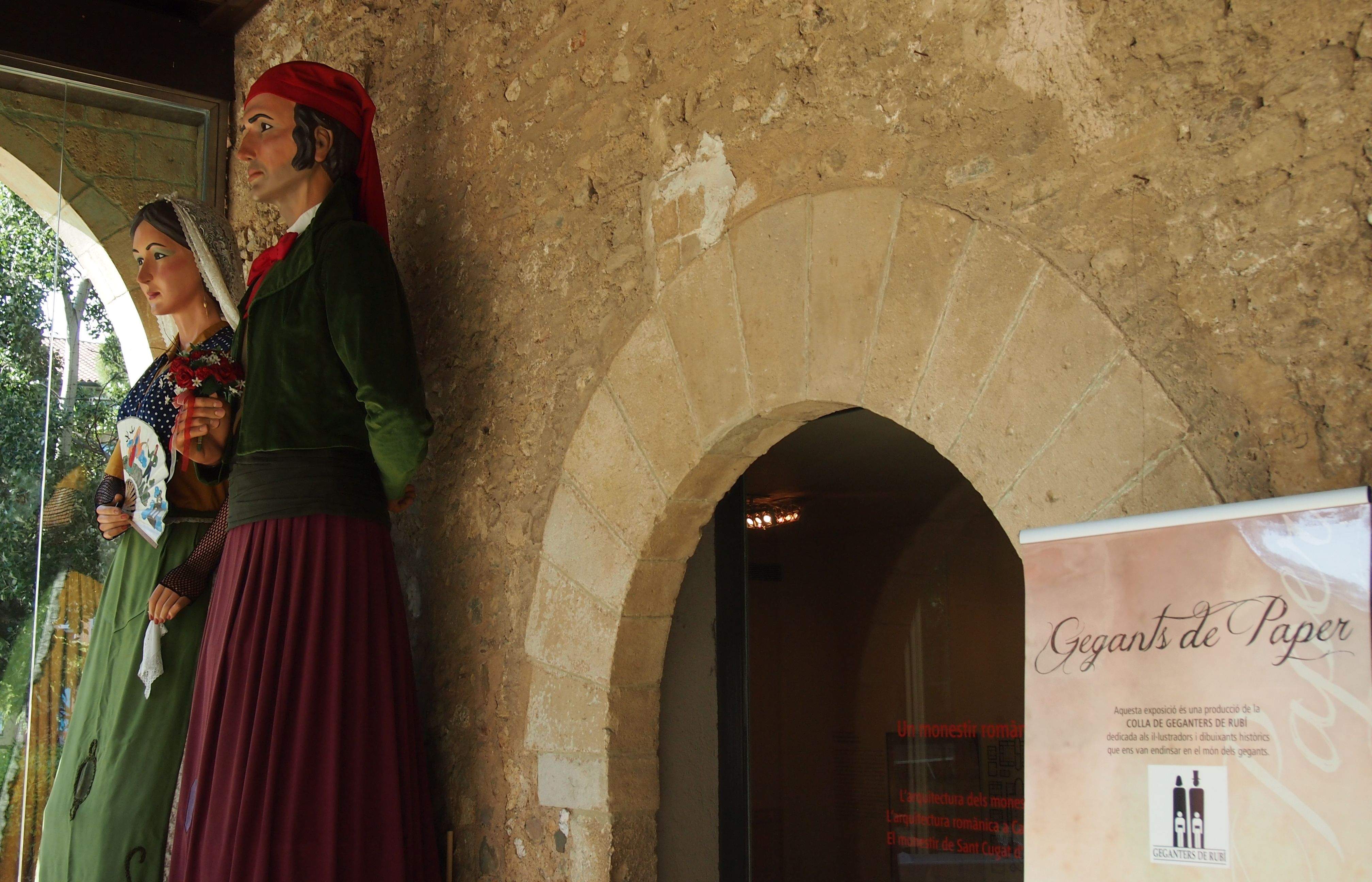 Els gegants de Sant Cugat presideixen l'exposició. FOTO: C.Caballé