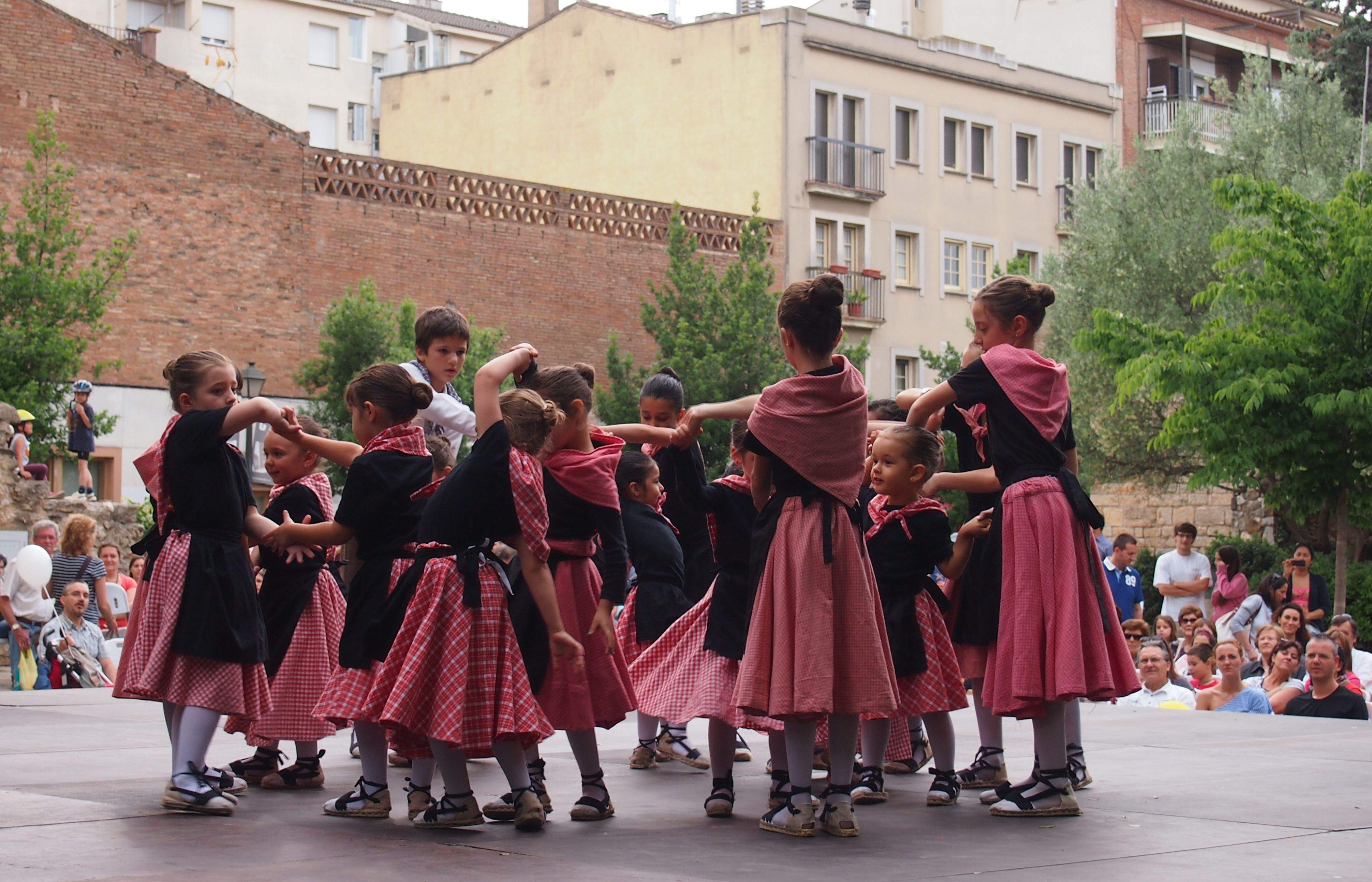 Petits 1 i Petits 2 omplien l'escenari. FOTO: C.Caballé