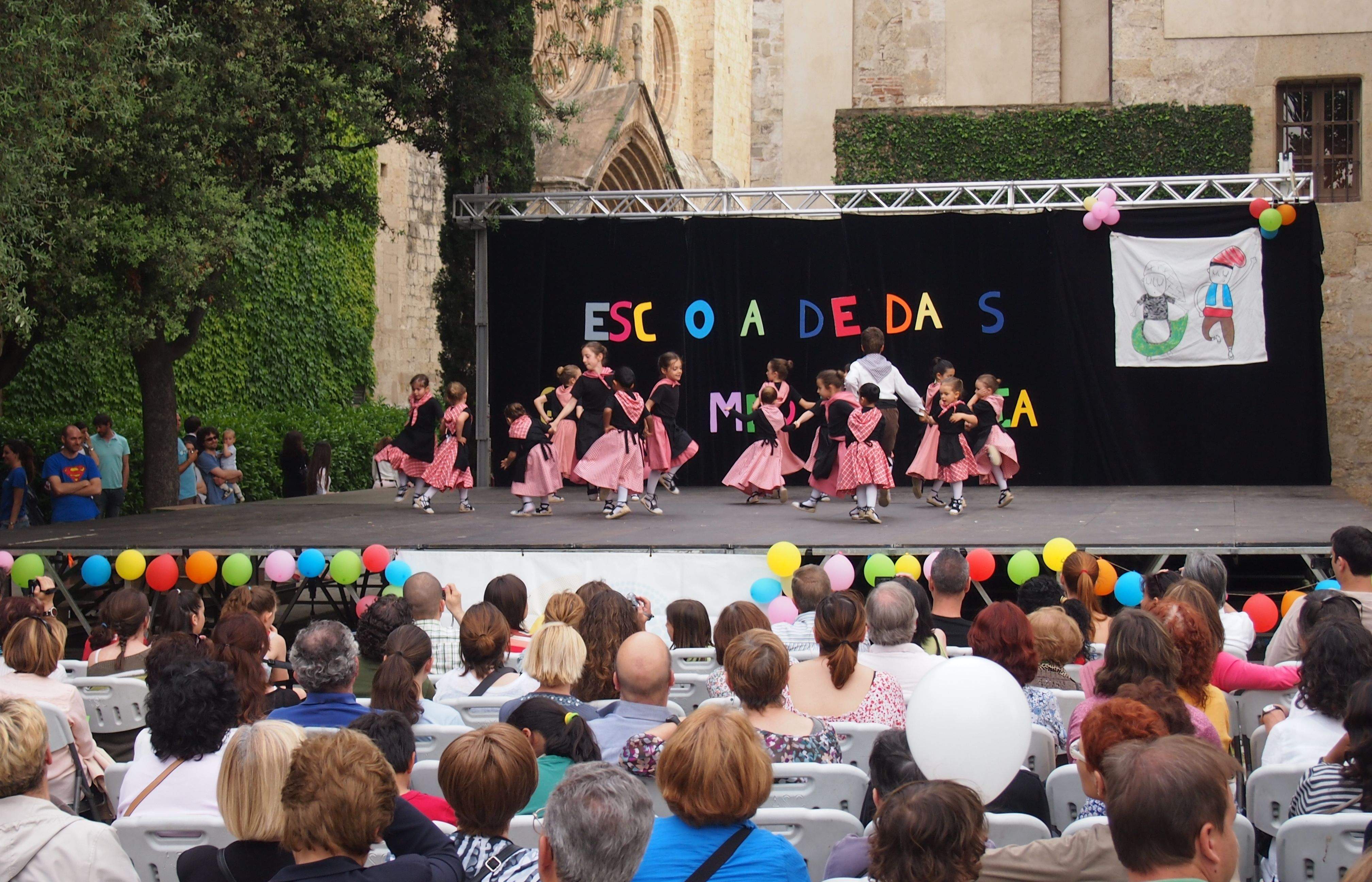 La plaça de l'Om es va omplir per viure la festa. FOTO: C.Caballé