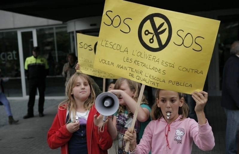 A la fotografia, moments de la concentració durant el ple d'aquest mes. FOTO: Artur Ribera