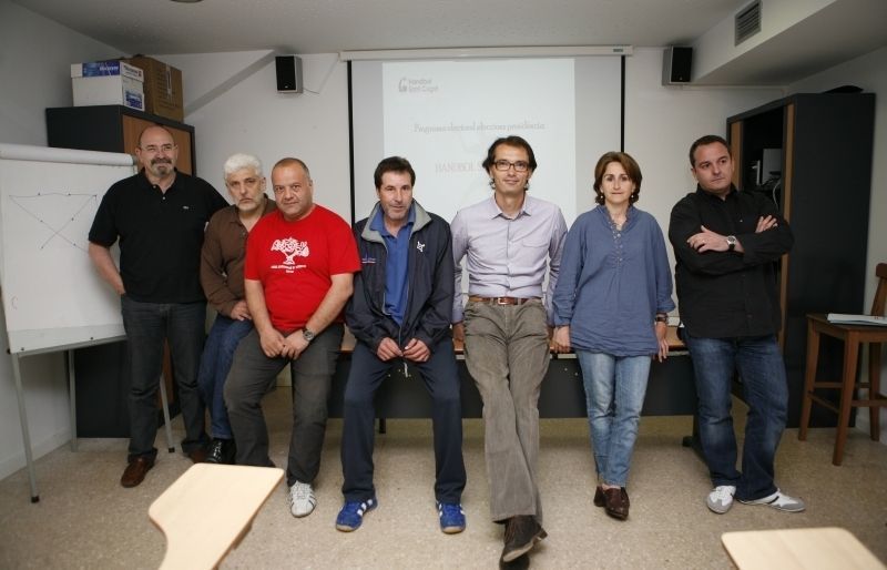 Joan Sancho, el quart per l'esquerra, nou tècnic del CH Sant Cugat. FOTO: Arxiu / Ester Naval